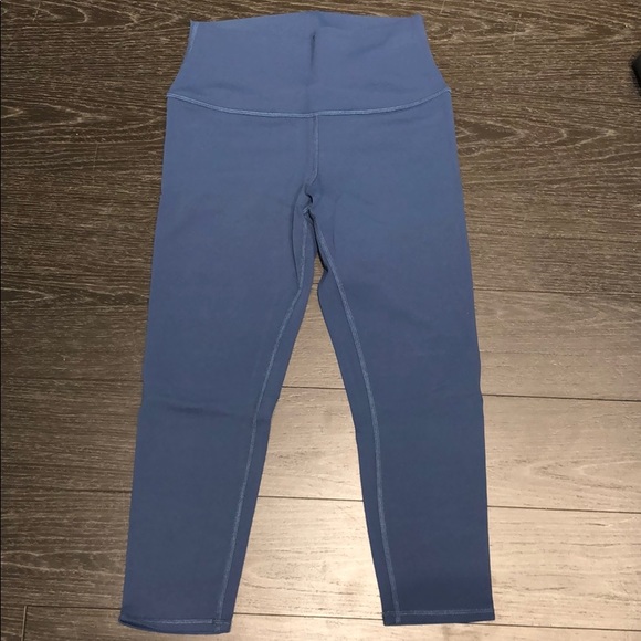 ALO Yoga Pants - Alo Yoga High Waisted Airbrush Capri